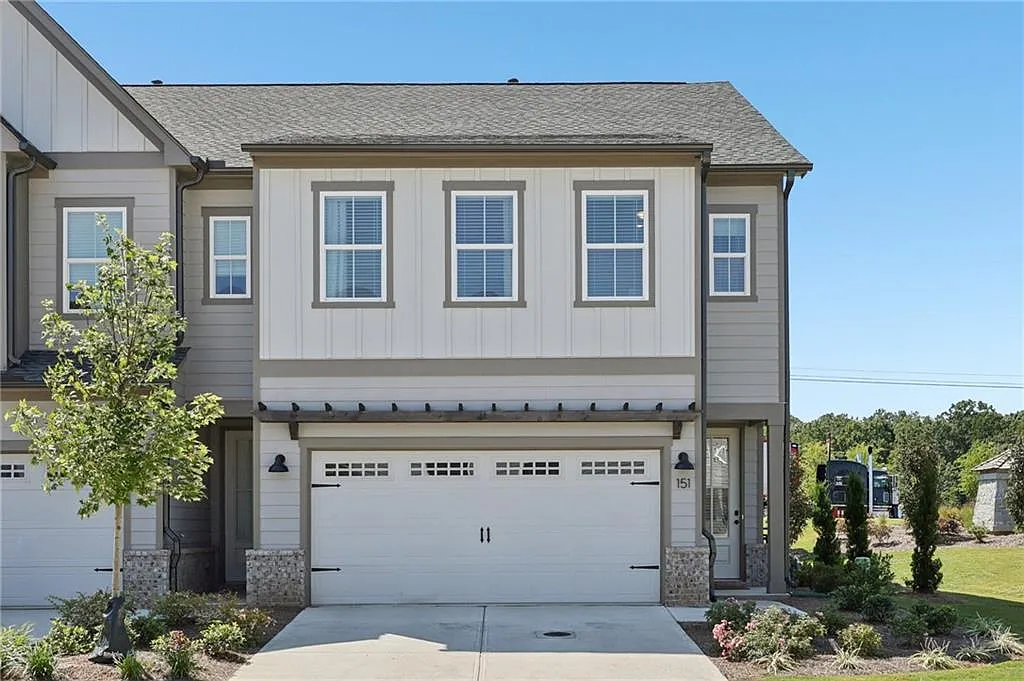 3 bed, 2.5 bath, 1677 sqft, $2,225 — Photo 2