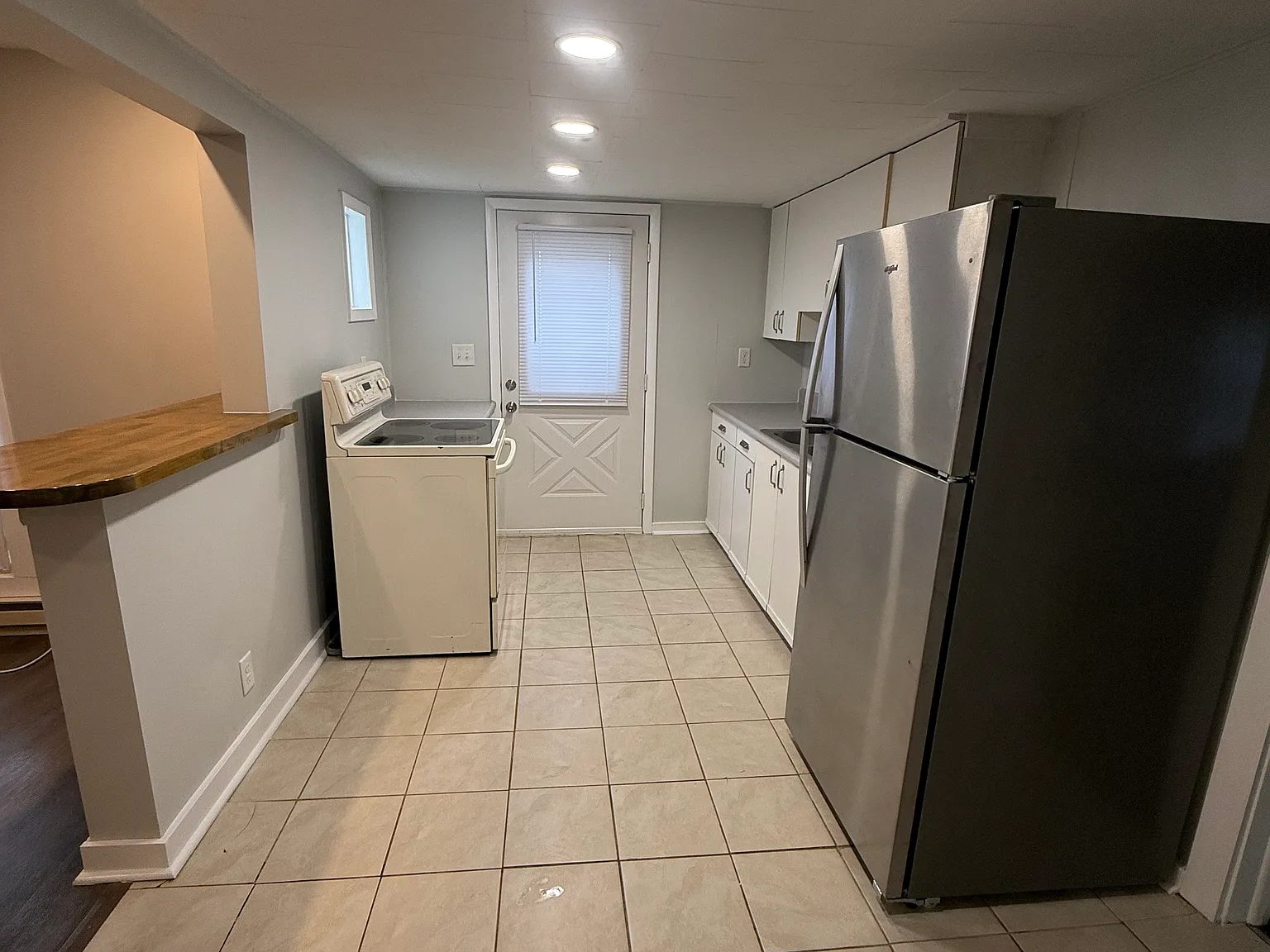 813 W Elm St — Photo 3