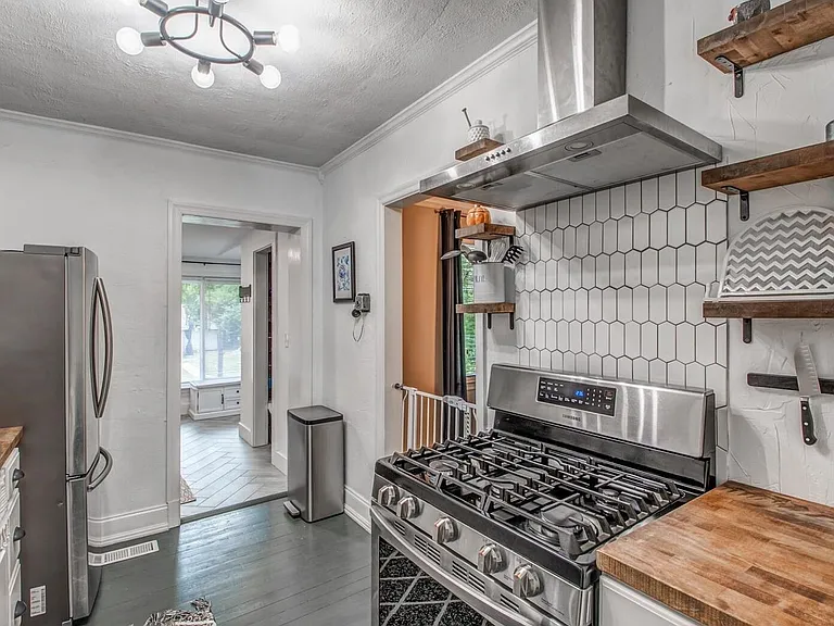 119 S Greer St — Photo 8