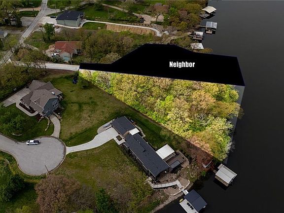 4th image of 1676 NE Ozark Dr