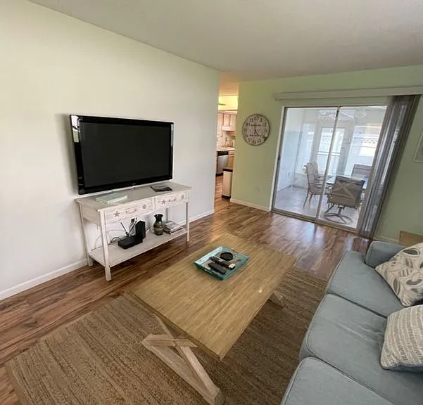 1877 Southpointe Dr — Photo 4