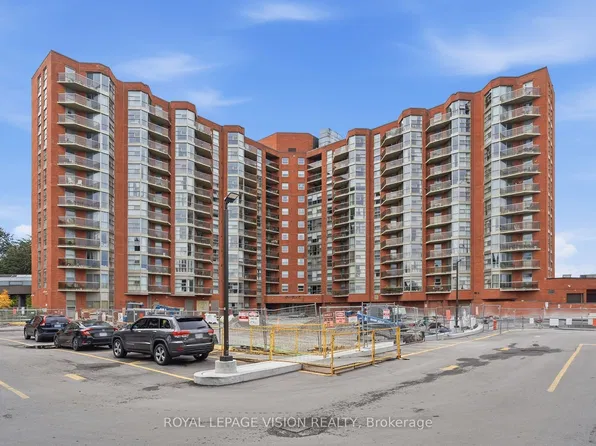 10 Dean Park Rd #319, Toronto, ON M1B 3G8