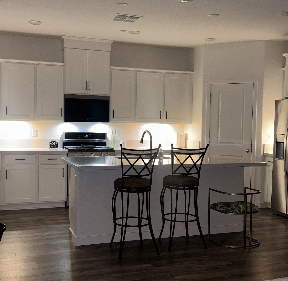 3 bed, 1945 sqft, $2,200 — Photo 3