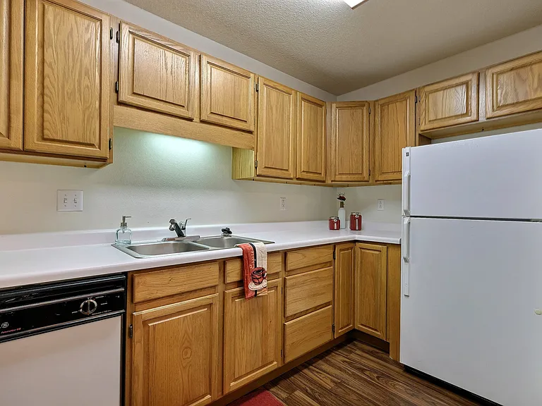 Fargo, ND Flagstone Apartments | Kitchen