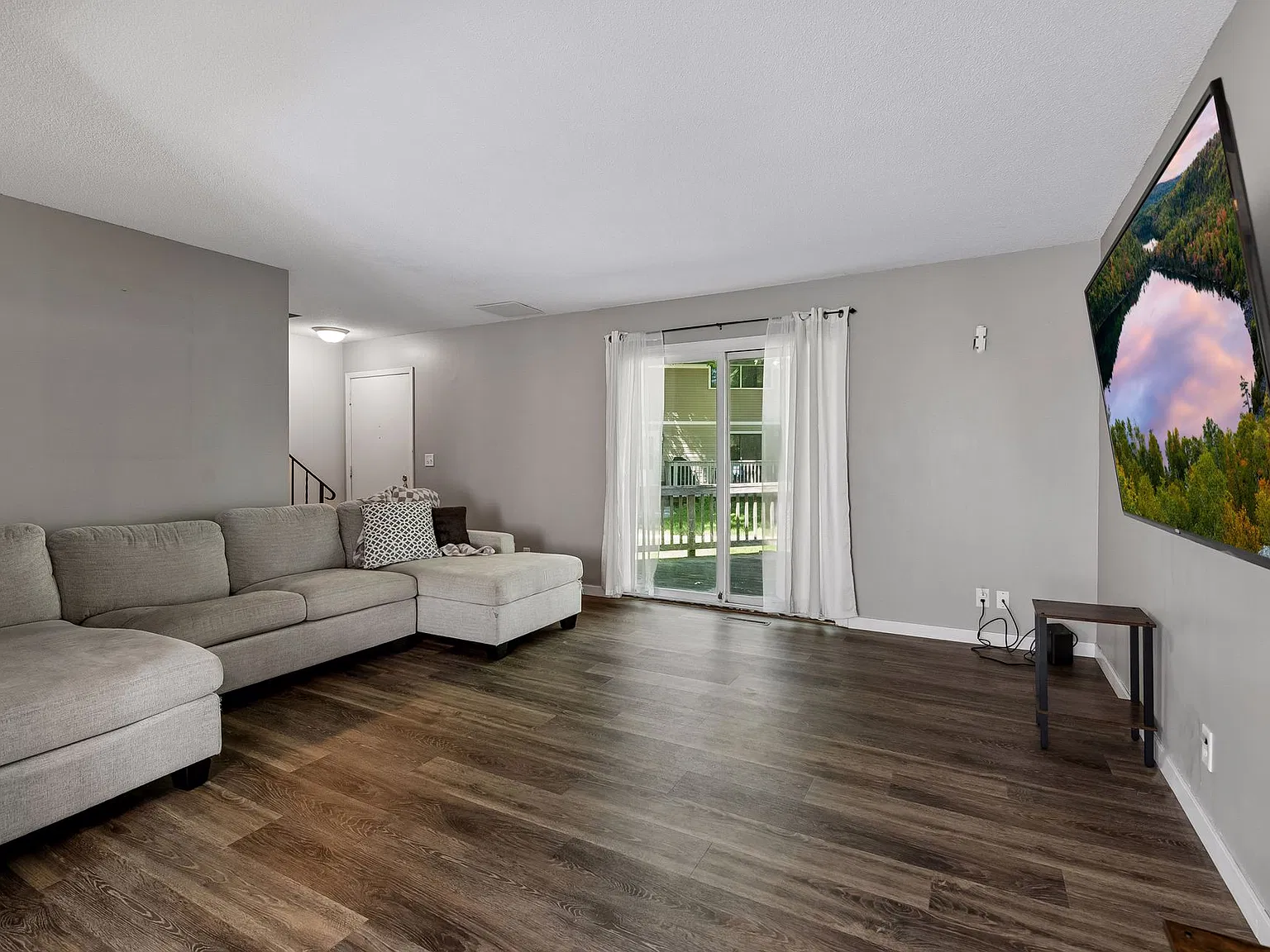 2 bed, 1054 sqft, $1,000 — Photo 4