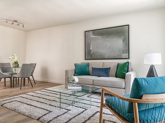 3rd image of 13429 Moorpark St APT 8