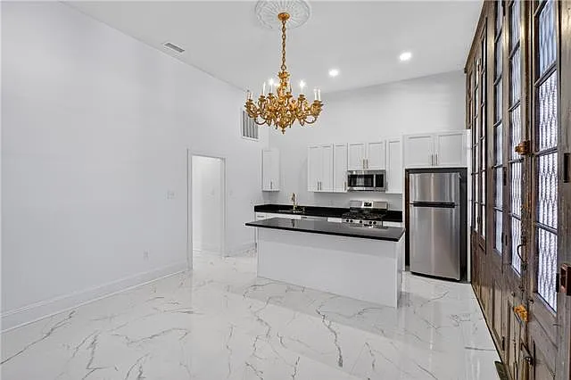 920 Chartres St #7 — Photo 6