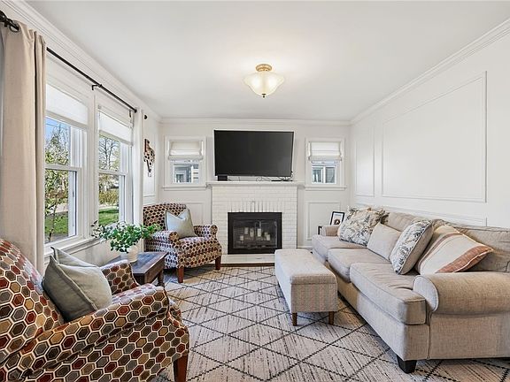5th image of 319 Forgham Rd