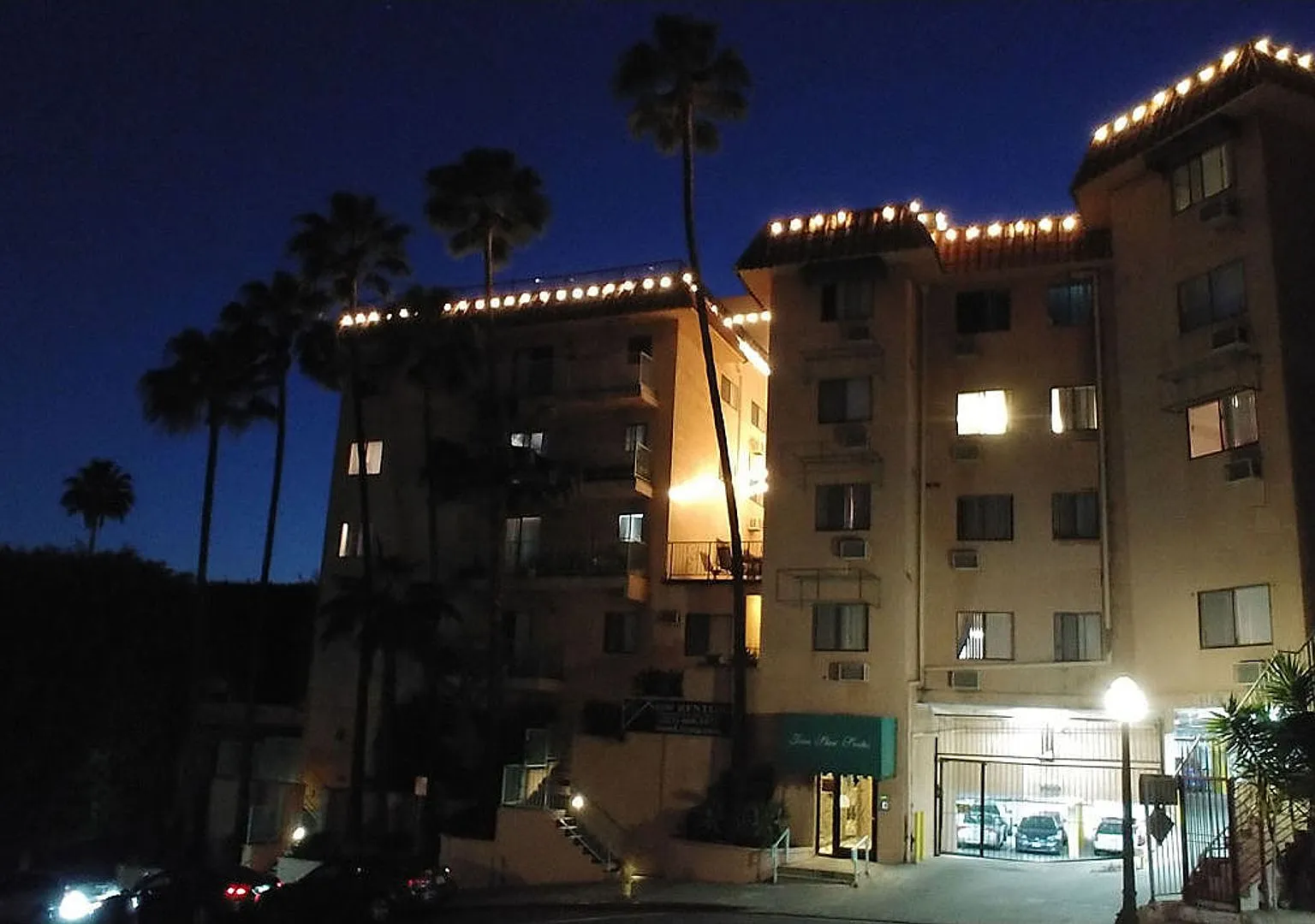 Five Star Suites — Photo 3