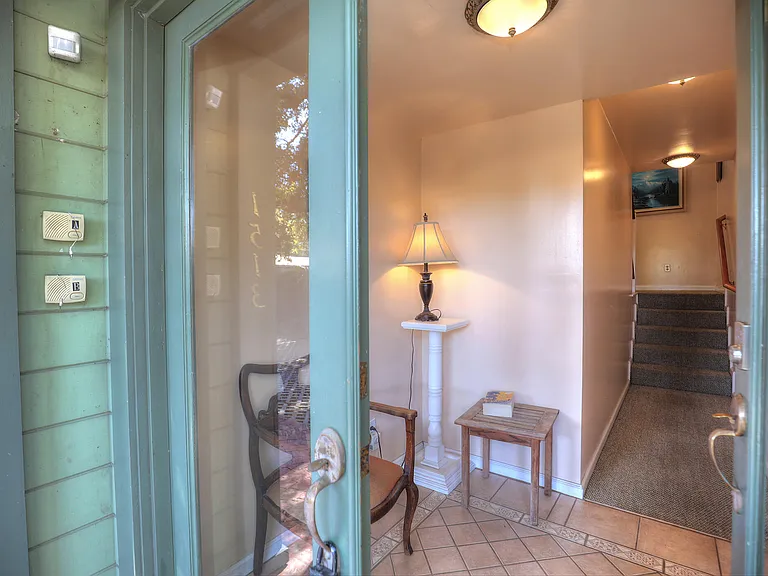 1513 De La Vina St #A — Photo 9