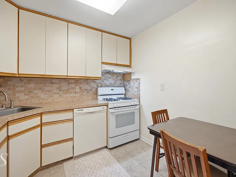 2100 Linwood Ave #21-P — Photo 5