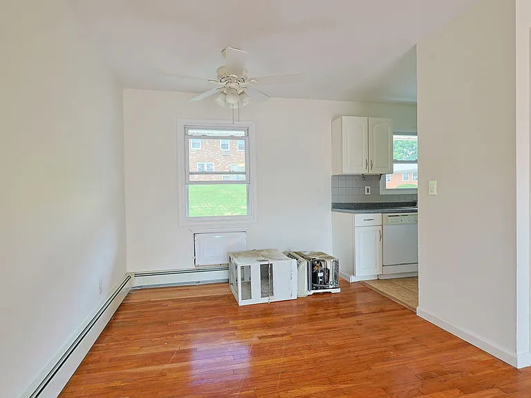 6 Alpine Dr #E — Photo 1