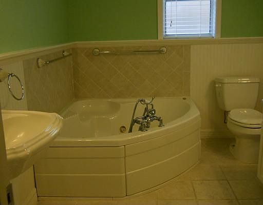 5th image of 1805 Medina Dr