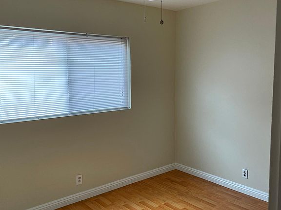 5th image of 330 E Bellevue Dr #2