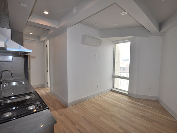 5th image of 72 N Henry St #5H