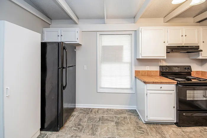 225 Rockingham Rd — Photo 5