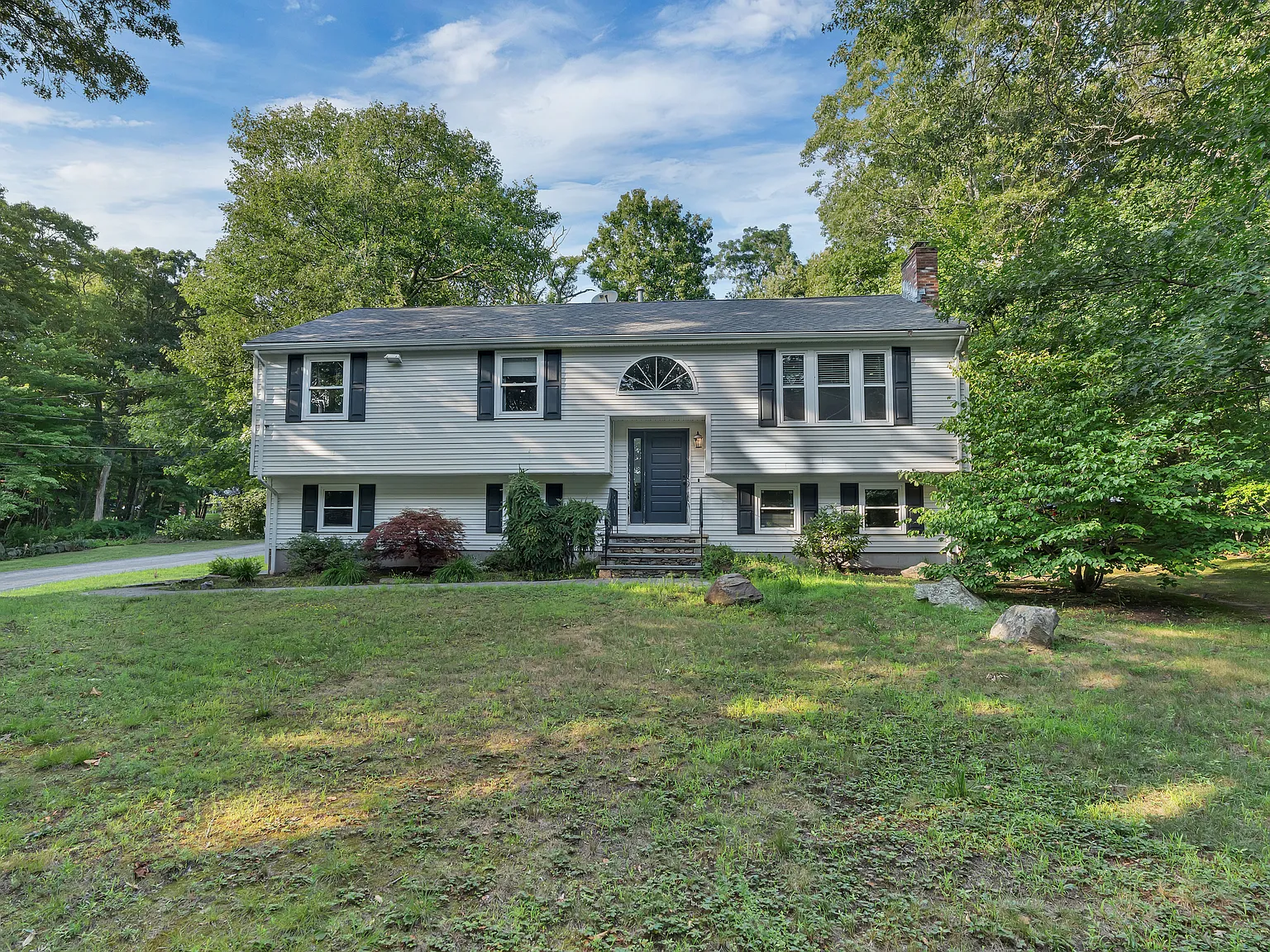 3 bed, 2.5 bath, 2300 sqft, $4,500 — Photo 3