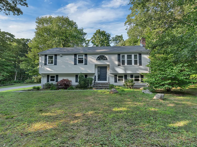587 Central Ave — Photo 3
