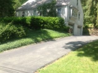 19 Elizabeth Rd, Farmington, CT 06032