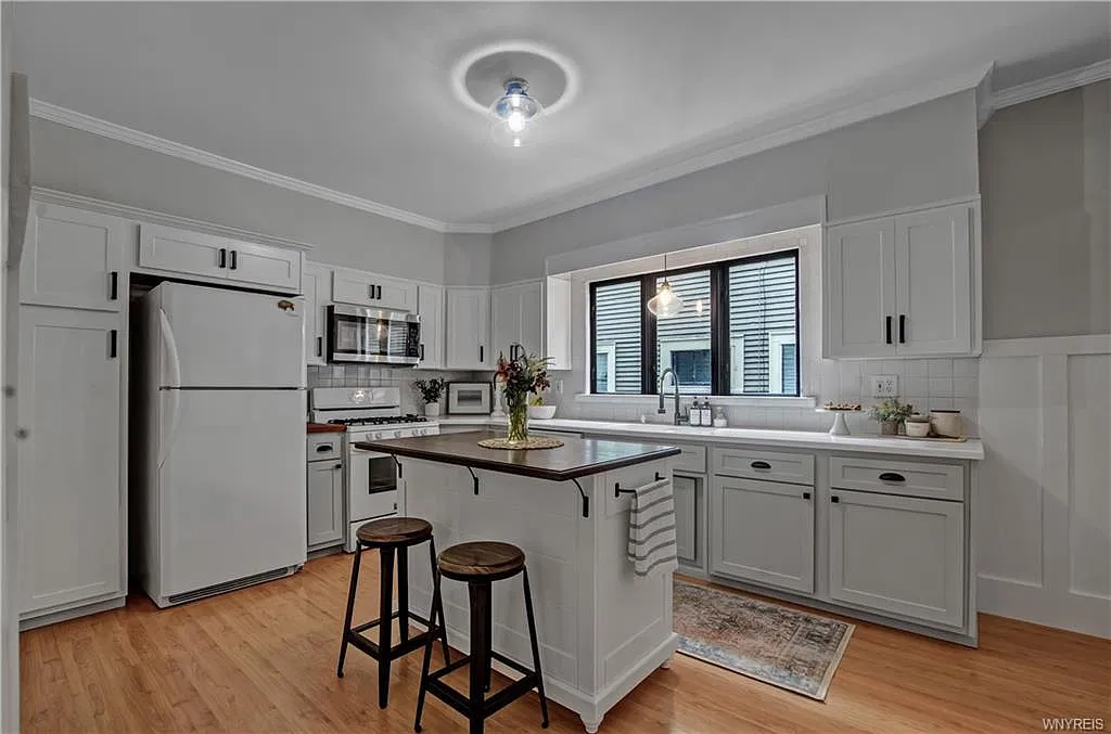 2 bed, 2.5 bath, 2000 sqft, $2,250 — Photo 2
