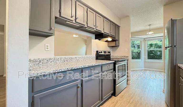 5568 Annandale Dr — Photo 7