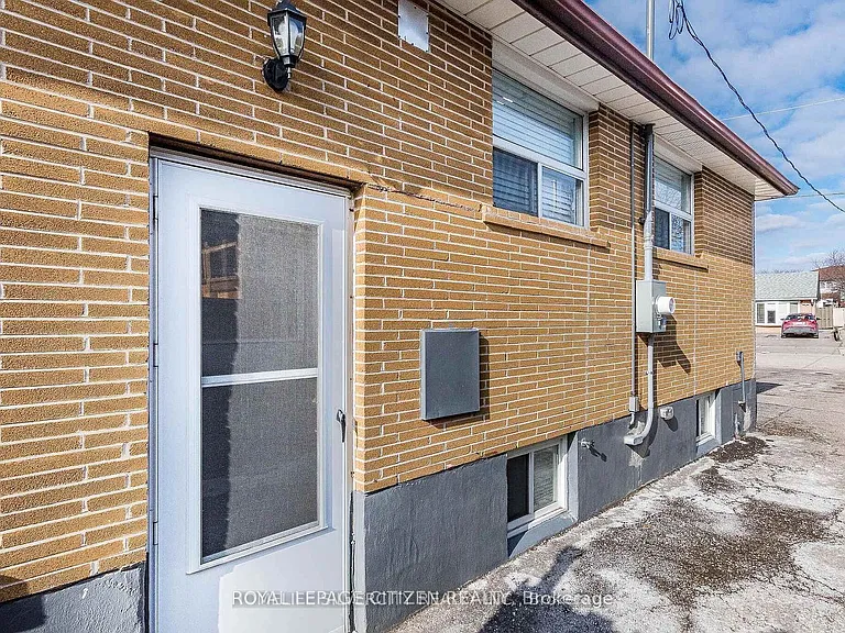19 Garfield Cres — Photo 2