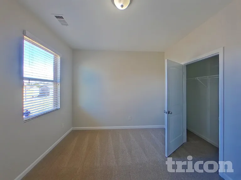438 Lake Ridge Ln — Photo 8
