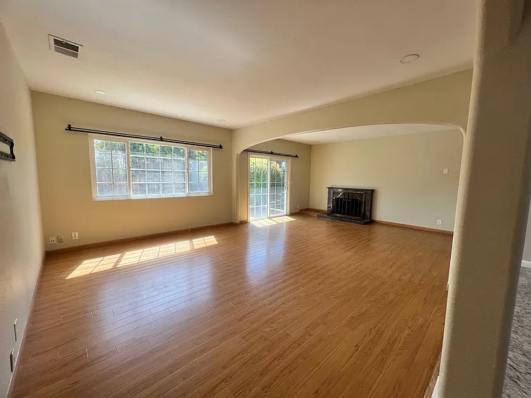 34833 Warwick Ct — Photo 5