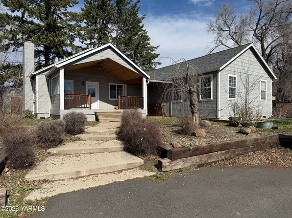 11115 Summitview Rd, Yakima, WA 98908