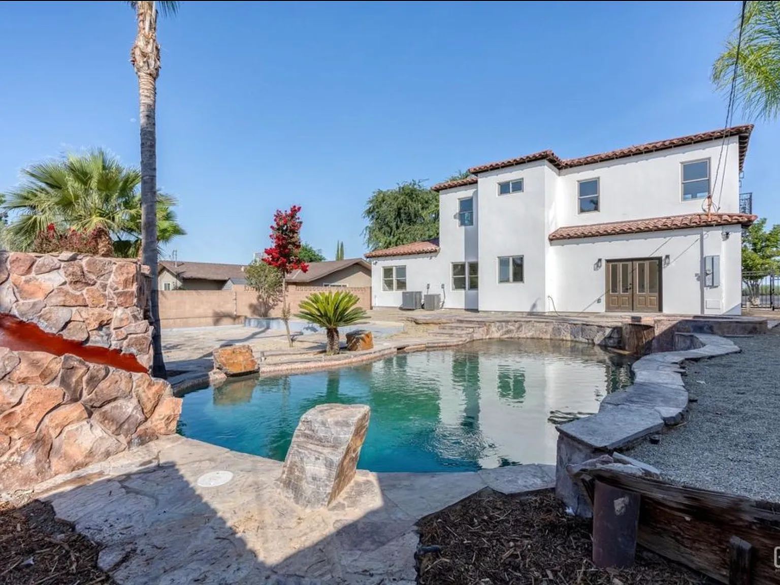 4 bed, 3.5 bath, 3430 sqft, $5,000 — Photo 2