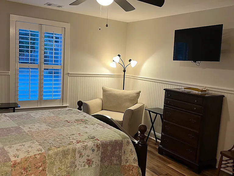 215 E Gwinnett St #C — Photo 9