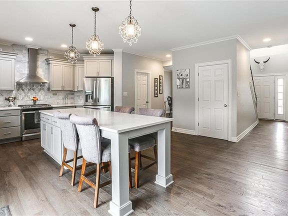 2nd image of 117 Rachel Vincent Way