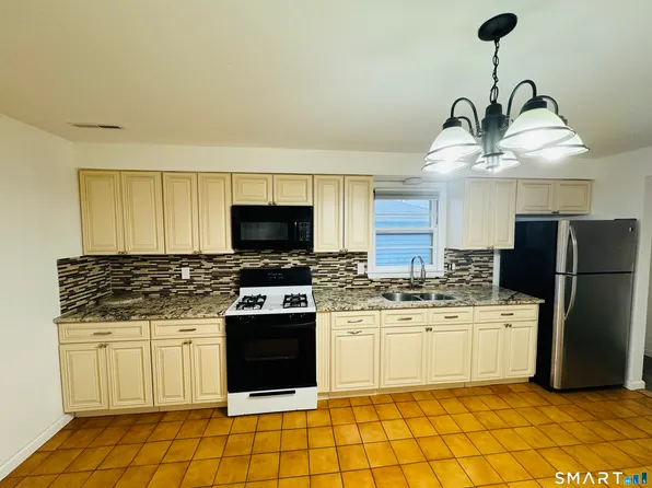 50 Wood St, West Haven, CT 06516