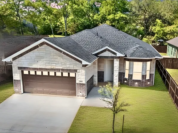 413 Henderson St, Bonham, TX 75418