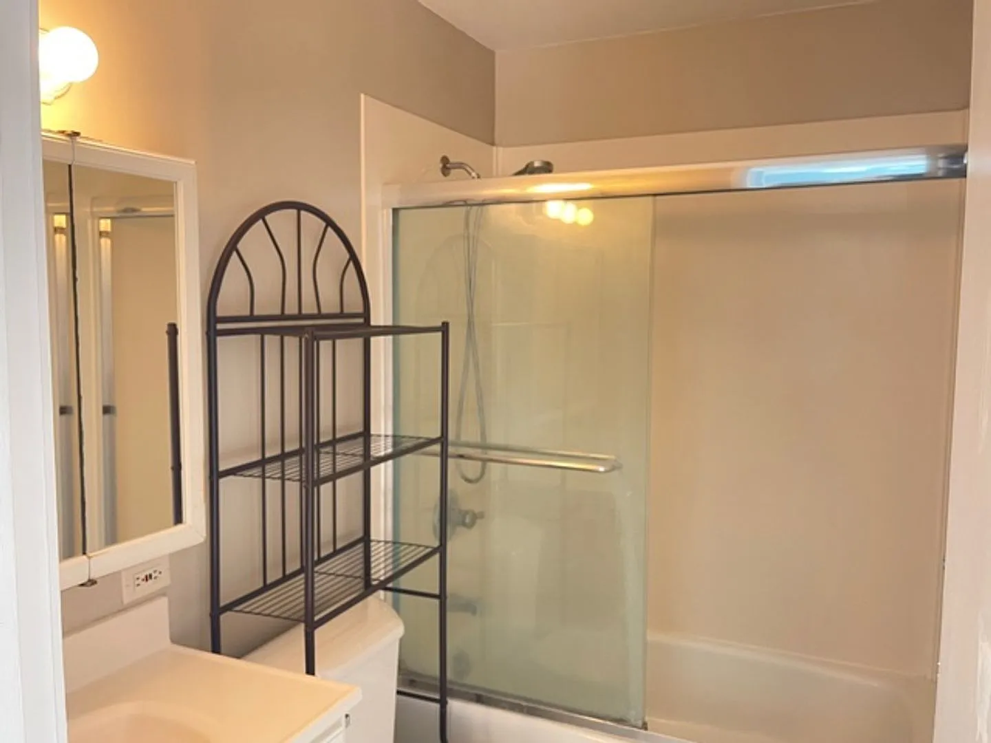 Furnished one bedroom with ocean view — Photo 3