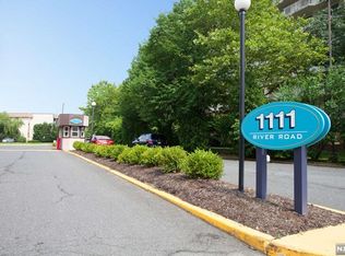 1111 River Rd, Edgewater, NJ 07020