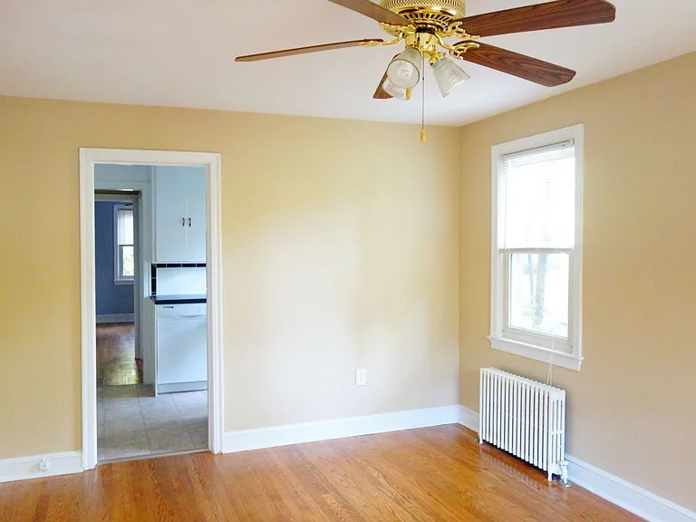 8206 Greenwood Ave — Photo 12