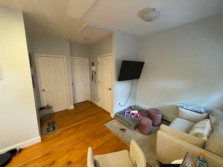 176 W 6th St #3 — Photo 5