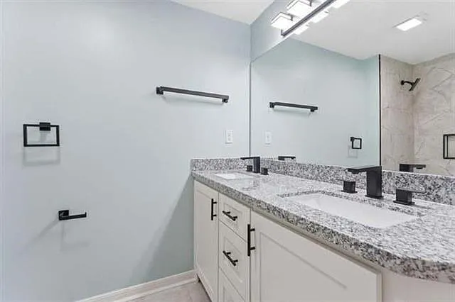 2521 Jayson St — Photo 12