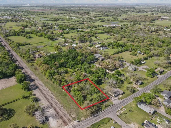 102 Carlock St, Joshua, TX 76058