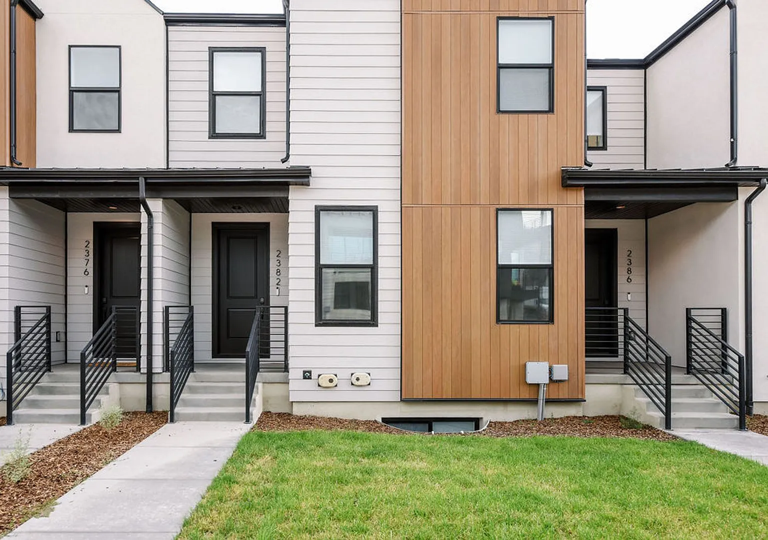 Luxury Townhome with Sweeping Mountain & Valley Views — Photo 2