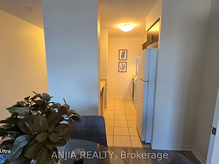 61 Heintzman St #1510 — Photo 4