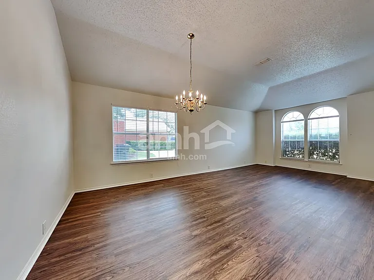 8520 Auburn Dr — Photo 7