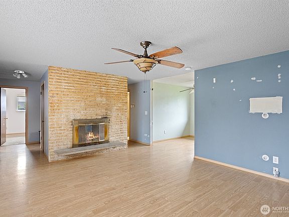 3rd image of 2704 Forest Park Court N