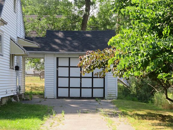 4th image of 663 Eaton Rd
