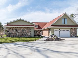 18 Bayshore Dr, Battle Creek, MI 49015