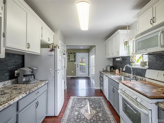 3rd image of 3253 S Vassar Rd