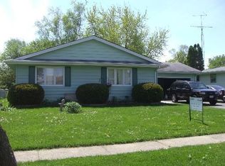 418 Birch Rd, Woodstock, IL 60098