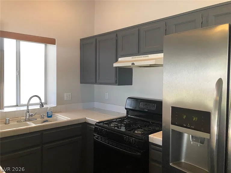 916 Clubview Dr — Photo 8