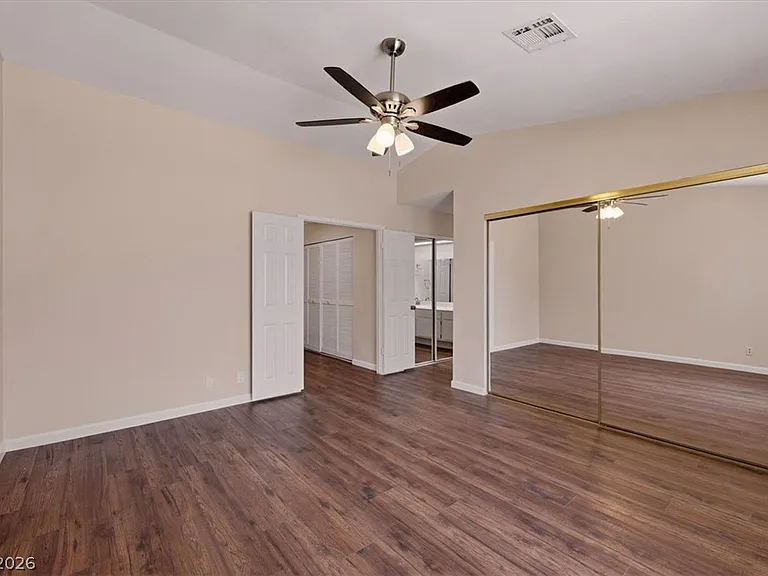 2410 Pickwick Dr — Photo 16